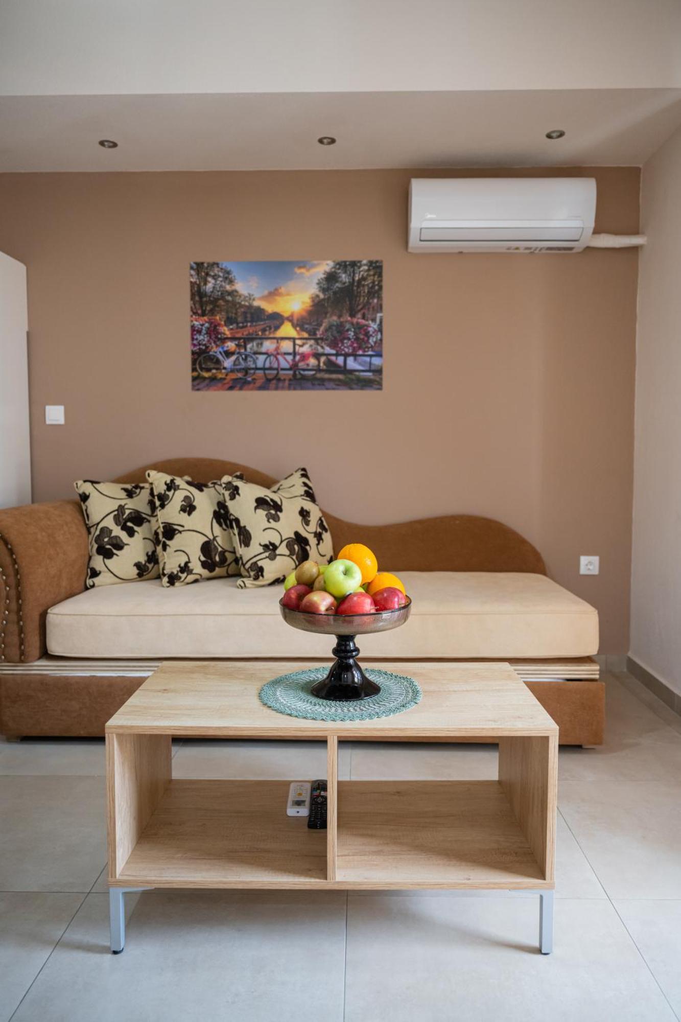 Theo And Irin's Apartment *