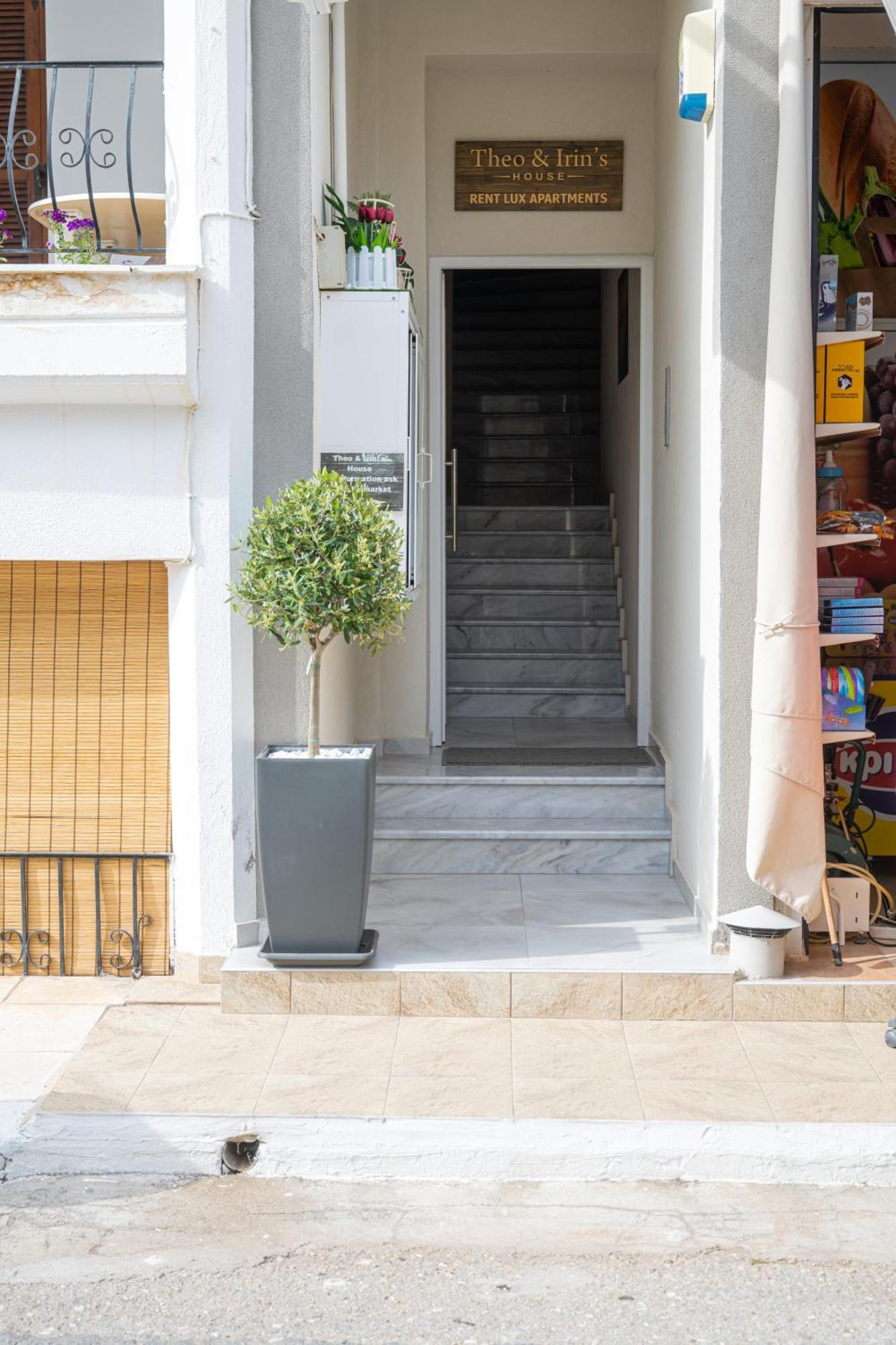 Theo And Irin's Apartment *